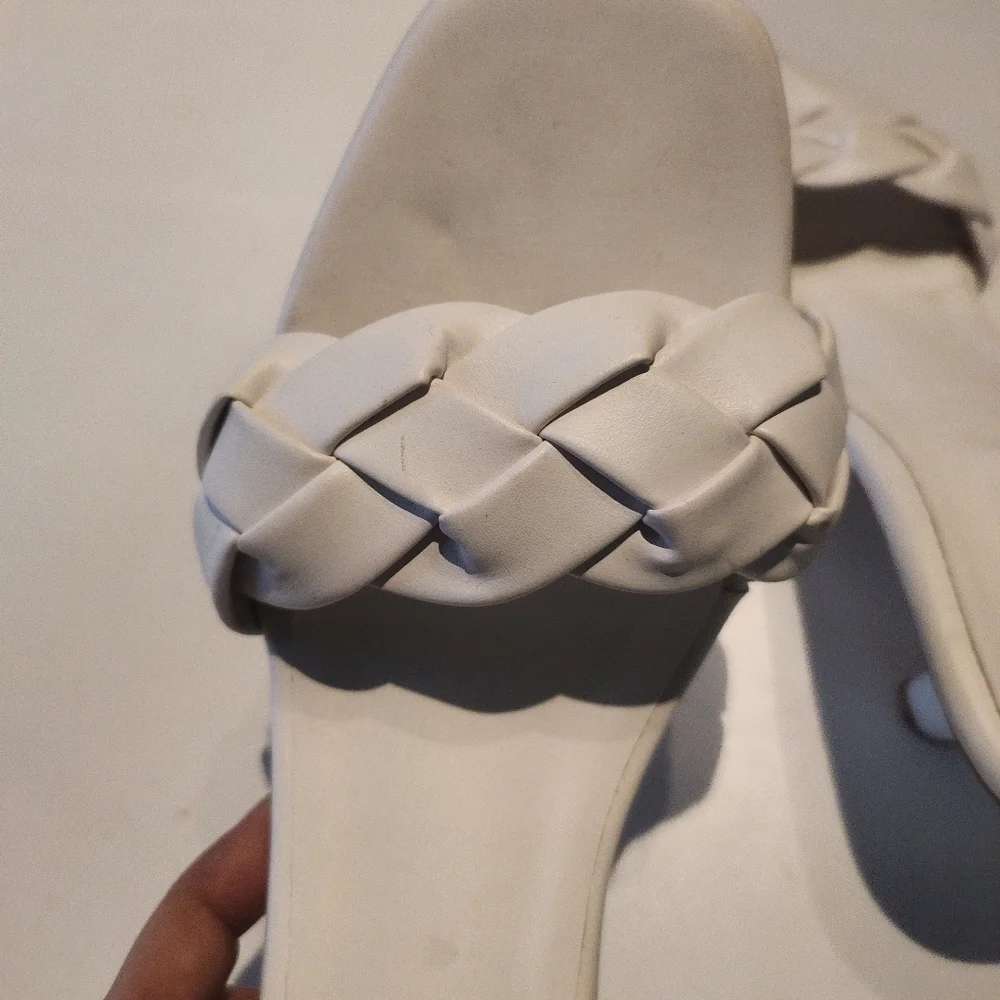 S. S. S brand white heels - Picture 6 of 7
